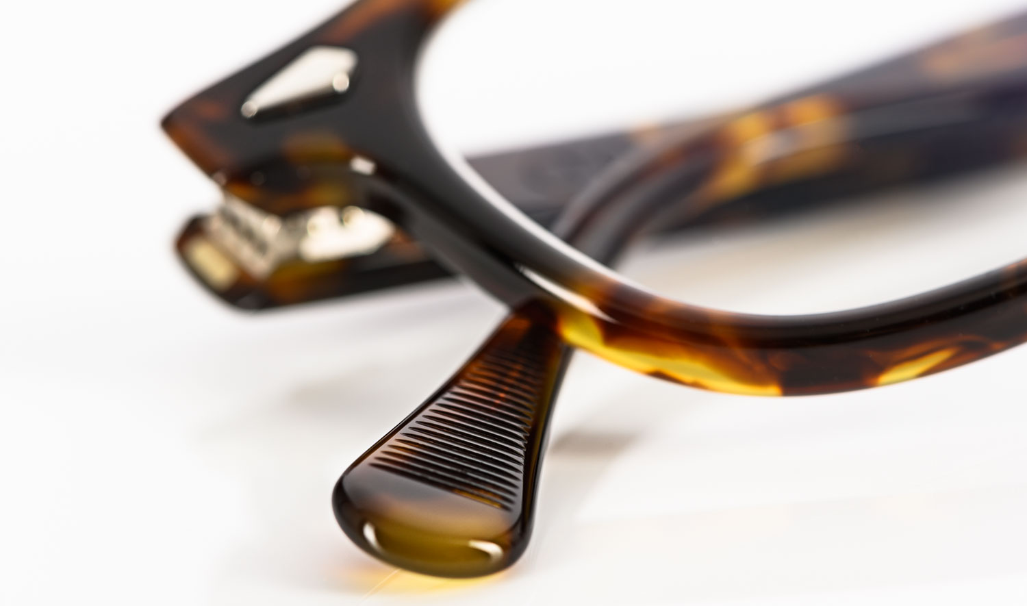 TVR – tortoise farbige Kunststoffbrille mit genietetem Gelenk aus Japan - KITSCHENBERG Brillen
