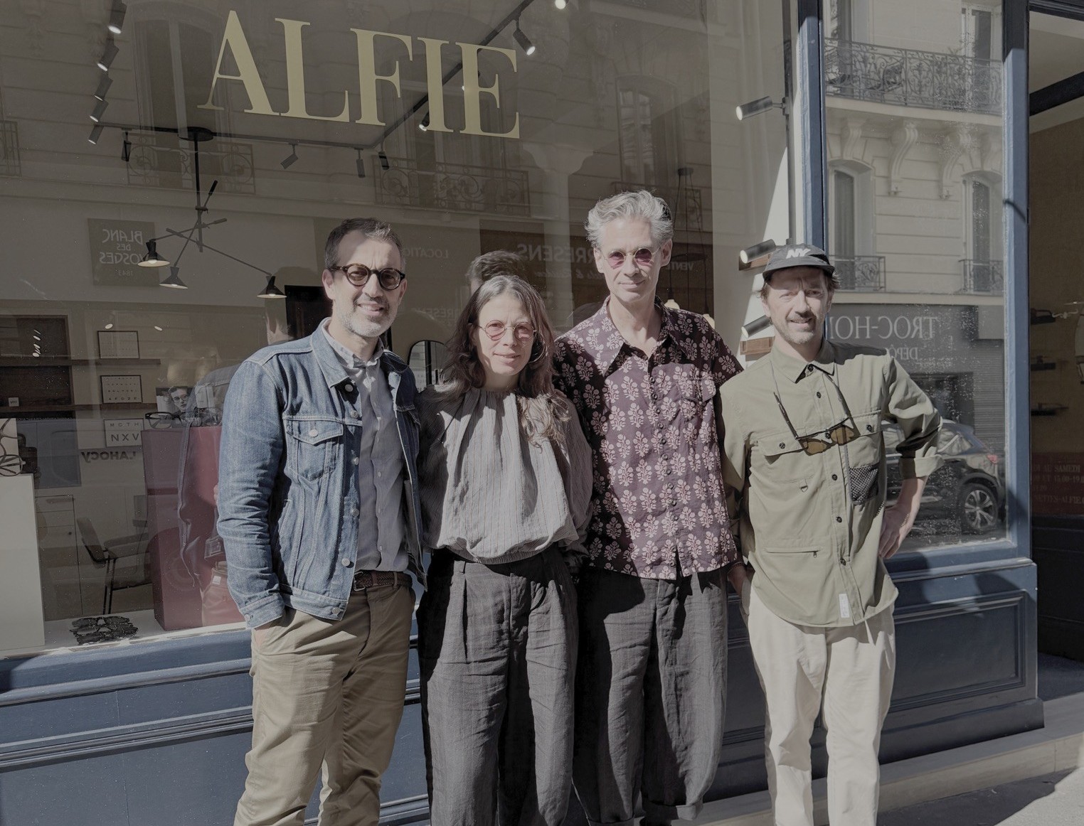 Alexis und Germain Bouchara mit Stefanie und Andreas Kitschenberg vor dem Alfi Store in Paris – Kitschenberg