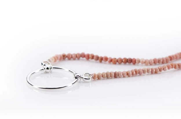 La Loop – Original Brillenkette aus LA – rose Perlen – pink Opal – silberner Ring - KITSCHENBERG Brillen