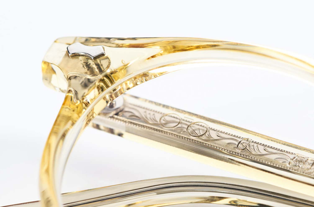 TVR – True Vintage Revival – Champagner farbige transparente Acetatbrille mit ziselierter Metalleinlage im Bügel handmade in Japan - KITSCHENBERG Brillen
