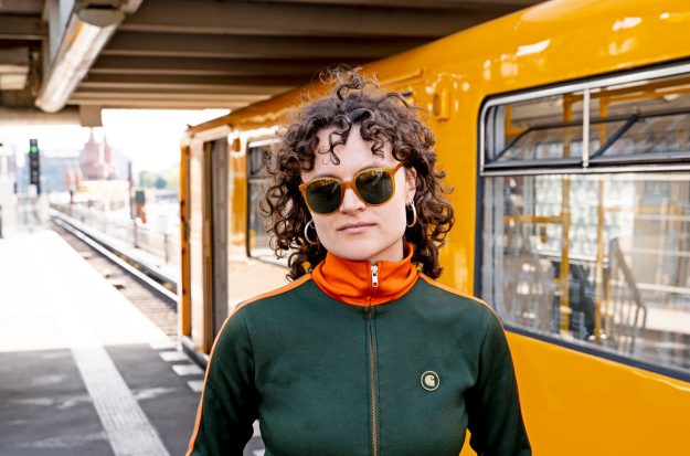 Alf – Atelier de Lunetterie Francais – Senfgelbe vintage Sonnenbrille mit dunkelgrünen Gläsern – made in France – KITSCHENBERG Brillen