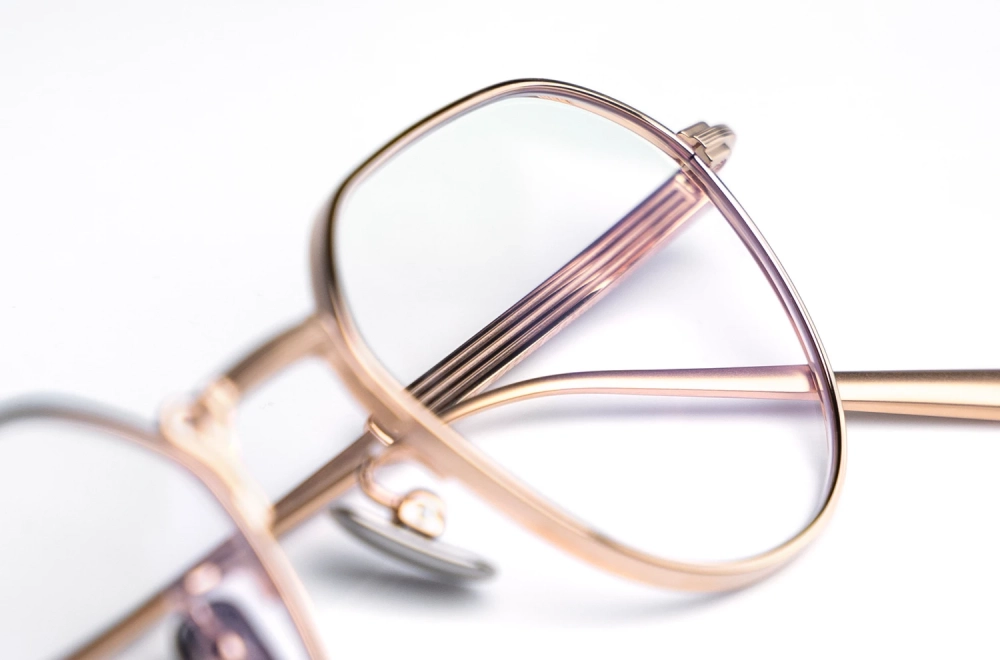 Fein ziselierte Titanbrille von Bada in rosegold – Panto Model 7101 in Farbe 1050 – Made in Japan – Kitschenberg