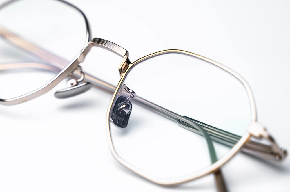 Titanbrille in gold von Bada – Model 7301 – Kronenpanto – made in Japan - Kitschenberg