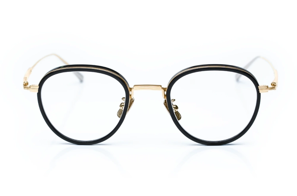 Panto Titanbrille von Bada – Model 7302 – goldenes Metall mit schwarzem Acetatrahmen um die Gläser – aus Japan – Kitschenberg