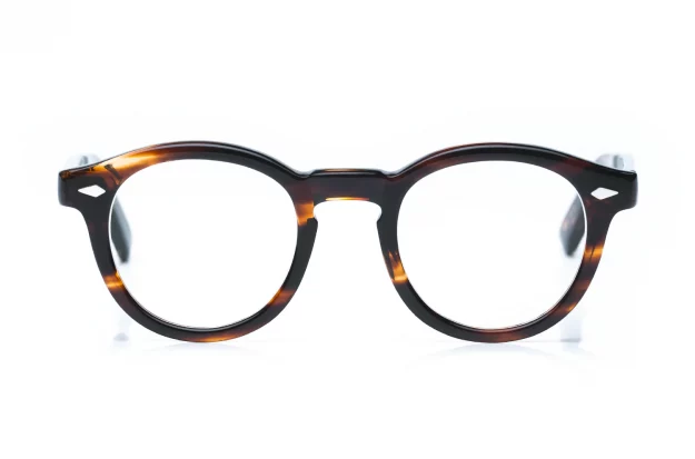Brille von Yellows Plus Model Nelly – dicke runde Acetatbrille in der Farbe 530 braun - Kitschenberg