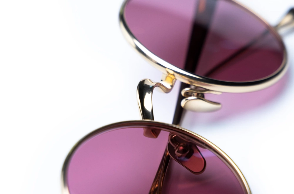 Ducloux Cyclopia – Goldene runde Brille aus Block Titan mit rubinroten Transition Gläsern - Kitschenberg