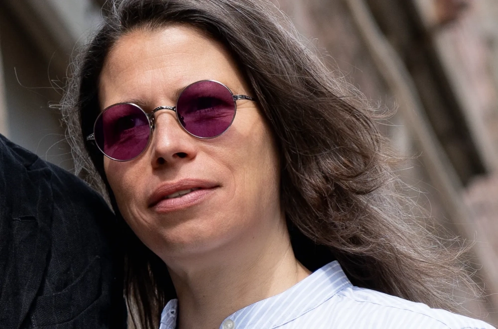 Garrett Leight Sonnenbrille – Pewter 5304 – Ozzy Osbourne – graue runde Titanfassung mit lila Glaesern – Vintage Style - Kitschenberg