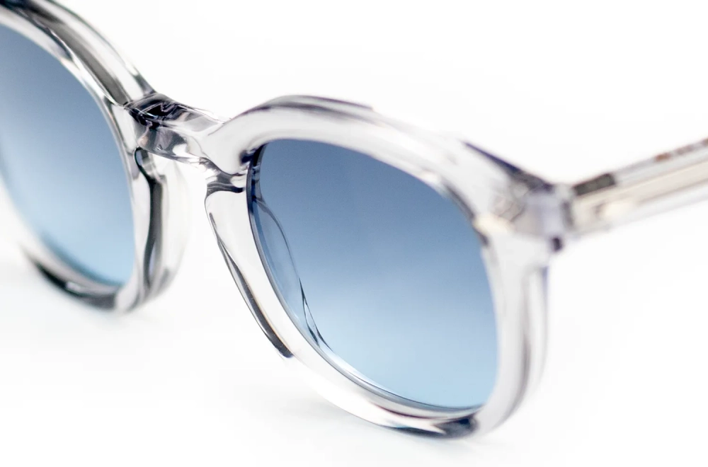Sonnenbrille von Moscot – Modell Mekler – light grey – dicke Acetatfassung mit blau verlaufenden Glaesern - Kitschenberg